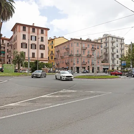 La First Ludy Λα Σπέτσια